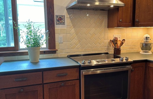 Florence Casa | NEW! Updated 1920's Craftsman near Smith College for Dec holidays + Jan