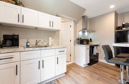 Mount Clemens Apartamento | New! Upper Flat 1BR Near Downtown Mt. Clemens