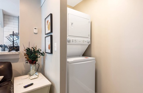Mount Clemens Apartamento | New! Upper Flat 1BR Near Downtown Mt. Clemens