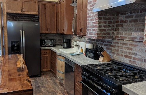 Elk Park Cabaña | New Upscale Hobbit Retreat w/ outdoor Kitchen on Elk River 4 miles to Banner Elk