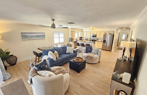 Naples Park Casa | NEW! Serene House with Spectacular Heated Pool/Spa, FREE Bikes, Amenities, Beach