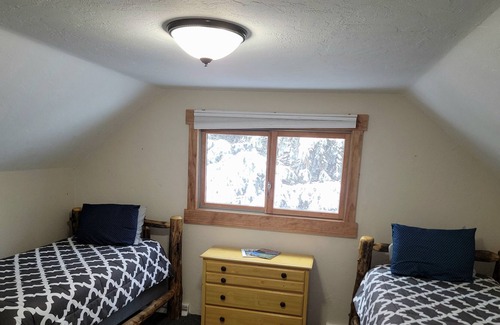 Vail Cabina | **NEW** Vail Cabin, Sleeps 8 Great Location, Smores, Park
