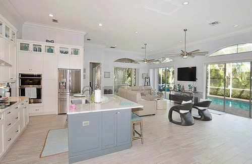 Vero Beach Casa | NEW!!☀️Vero Islander is minutes to 🏖️beach. Private pool in a gated community🌴