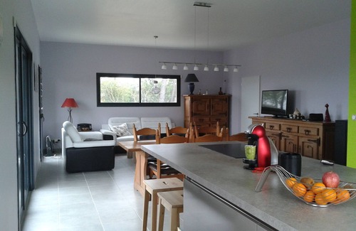 Saint-Julien-de-Peyrolas Villa | Villa 4-12 pers - 6 cha -pisc calefacción - jacuzzi - sauna - aislado en medio de viñedos