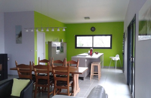 Saint-Julien-de-Peyrolas Villa | Villa 4-12 pers - 6 cha -pisc calefacción - jacuzzi - sauna - aislado en medio de viñedos