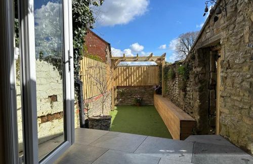 Frome Casa | NEW Victorian Residence - sleeps 12