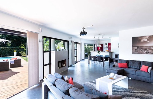 Saubion Villa | NEW! Villa 11m private heated pool, wifi, linen and towels