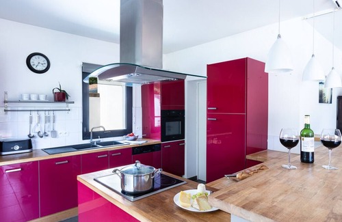 Saubion Villa | NEW! Villa 11m private heated pool, wifi, linen and towels