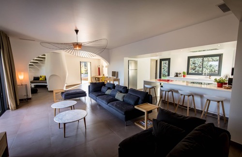 Porto-Vecchio Villa | Nuevo: Villa de 200 m2 con vista al mar y piscina climatizada, 4 dormitorios.