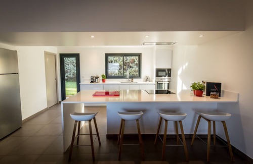 Porto-Vecchio Villa | Nuevo: Villa de 200 m2 con vista al mar y piscina climatizada, 4 dormitorios.