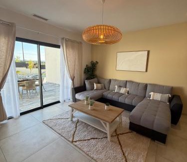Carcassonne Villa | New villa 2025 Pyrenees View, Pool & Comfort