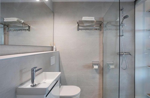 Sant Pol De Mar Apartamento | NEW: Villa Costa Barcelona BEACH 2 infinity pools!