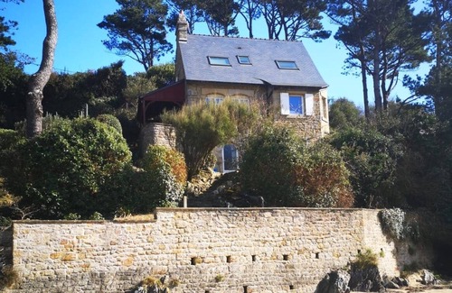 Sainte-Anne-la-Palud Villa | "New Villa les Pieds dans l'eau. Beautiful sea view