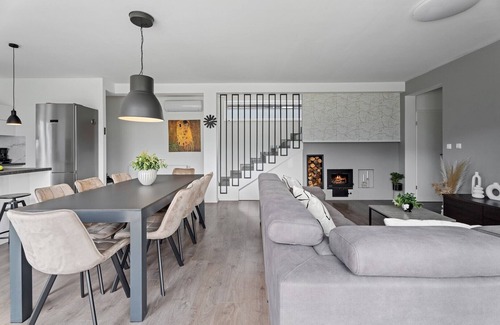 Zagvozd Villa | Villa Rose in Zagvozd, Makarska hinterland