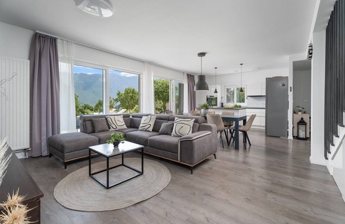 Zagvozd Villa | Villa Rose in Zagvozd, Makarska hinterland