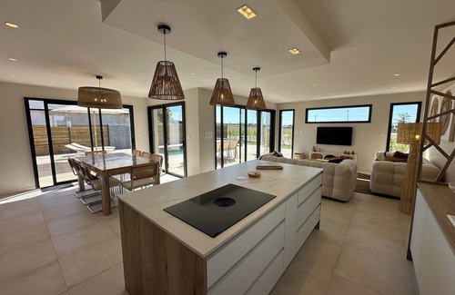 Roscoff Villa | NEW: Villa with pool and large sunset terrace