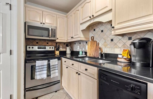 Auburn Condominio | NEW-War Damn Condo-DT Auburn next to campus