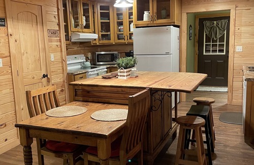 Vivian Cabina | NEW WATER FRONT cabin on North Caddo Lake- private boat launch, dock, much more!