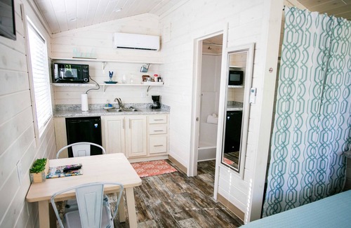 Steele Creek Cabina | New Waterfront Cabin On The Large Sundeck 1 Bedroom Cabin by Redawning