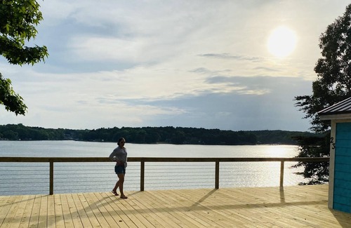 Steele Creek Cabina | New Waterfront Cabin On The Large Sundeck 1 Bedroom Cabin by Redawning