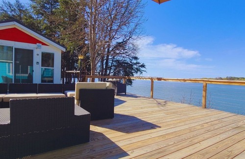 Steele Creek Cabina | New Waterfront Cabin on the Large Sundeck #21