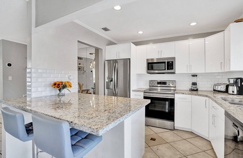 North Corals Casa | NEW Waterfront Heated Pool/Jacuzzi 2mi to Beach-Fishing Pier, Kayaks, EVCharger