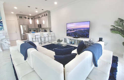 Stuart Casa | New - Waterfront Home in Port Salerno - Stuart - Private Boat Dock & Boat Lift - Community Pool.
