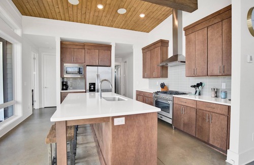 Lake Oconee Casa | NEW Waterfront Mid-century Modern Home with Heated Pool