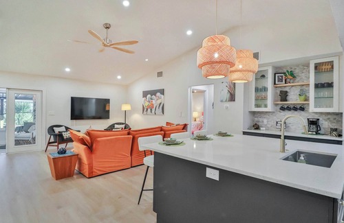 Interchange Square Casa | NEW: Waterfront Oasis w/Heated Pool, Dock, Kayaks