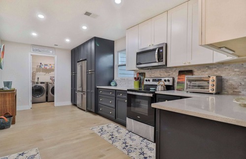 Interchange Square Casa | NEW: Waterfront Oasis w/Heated Pool, Dock, Kayaks