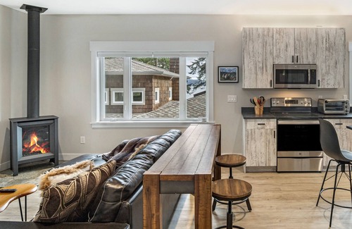 Friday Harbor Casa | New Waterview Loft near Roche Harbor! (sjil)