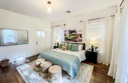 Austin Ave. Casa | New White On Columbus Family Gathering Place