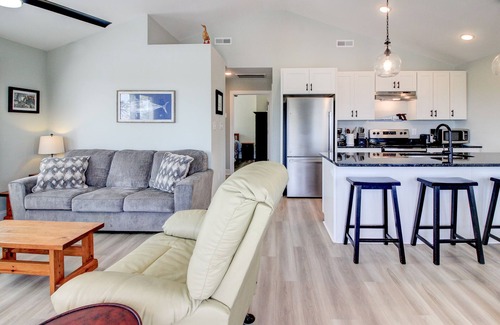 Morehead City Casa | New with Water Views, Pet Friendly, 5 minutes from Historic Beaufort Waterfront.