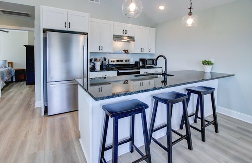 Morehead City Casa | New with Water Views, Pet Friendly, 5 minutes from Historic Beaufort Waterfront.