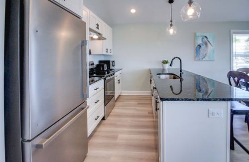 Morehead City Casa | New with Water Views, Pet Friendly, 5 minutes from Historic Beaufort Waterfront.