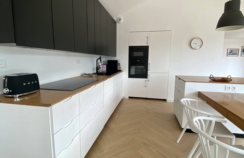 Landunvez Casa | New wooden house, swimming pool, 5 minutes' walk from the beach.