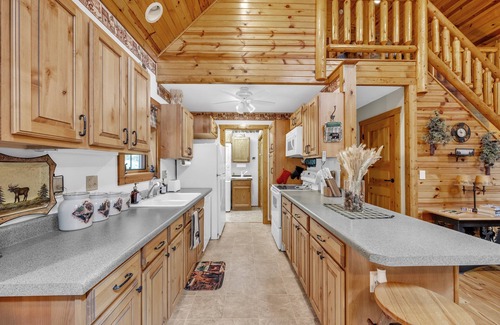 Town of Westfield Cabina | NEW! Woodlands Cabin Retreat in Oxford