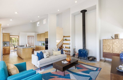 Redwood City Casa | NEW! Woodside Retreat: Gorgeous Views & Hot Tub