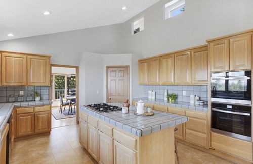 Redwood City Casa | NEW! Woodside Retreat: Gorgeous Views & Hot Tub