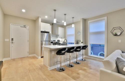Over-the-Rhine Apartamento | *New* XquisiteMidCenturyM0d~ Condo *OTR* w/Parking