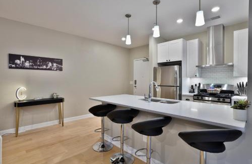 Over-the-Rhine Apartamento | *New* XquisiteMidCenturyM0d~ Condo *OTR* w/Parking