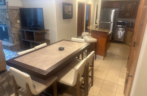 Peak 9 Complejo | 12/28 -1/4 NYE - Luxury 3BR/2BA, Valdoro Mtn Lodge, Great Location, Sleeps 8