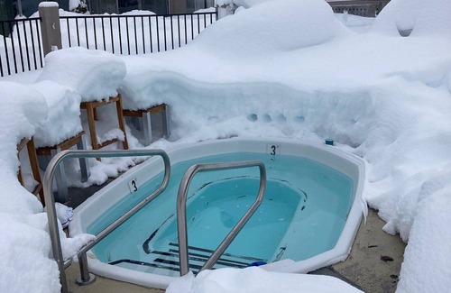 Tahoe Vista Cabaña | New Years ON THE LAKE @ classic Tahoe resort