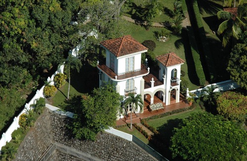 Esparza Casa | Finca exclusiva de 33,000 pies cuadrados, $ 12,000 semanas-8 personas, aire acondicionado, vista al mar, chef, personal 10