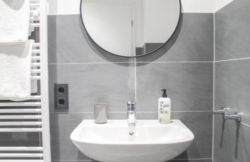 Rauental Apartamento | New York Apartment - für Freunde & Familien, stadtnah, Parkplatz, E-Ladestation, Gitterbox für Fahrräder, Fitnessstudio, digitale Gästemappe mit Restaurant- und Unternehmenstipps