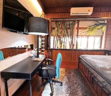 Khlong Toei Apartamento | New York Loft & Japanese Magic by V4SKIN