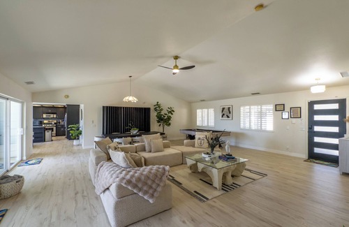 Mariposa Casa | Yosemite Luxe Family Lodge-Sauna-Spa-Theater-EV-Poker Table-Game Room-Pool table