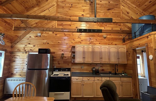 Newark Cabina | Newark Bunkhouse, Rustic cabin getaway. Close to Island Pond and Burke Mountain.