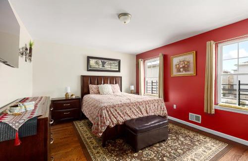 Newark Casa | Newark Gem 6BR, 5BA - Sleeps 24 - Walk to Prudential Center and Newark Penn Station, Near EWR and American Dream Mall, includes Parking - WiFi - Laundry - Backyard - Gym