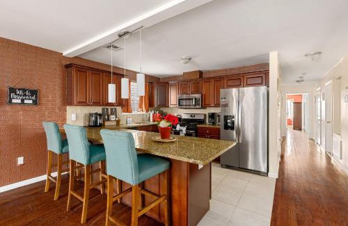 Newark Casa | Newark Gem Ruby 3BR, 3BA - Sleeps 14 - Walk to Prudential Center and Newark Penn Station, Near EWR and American Dream Mall, includes Parking - WiFi - Laundry - Backyard - Gym